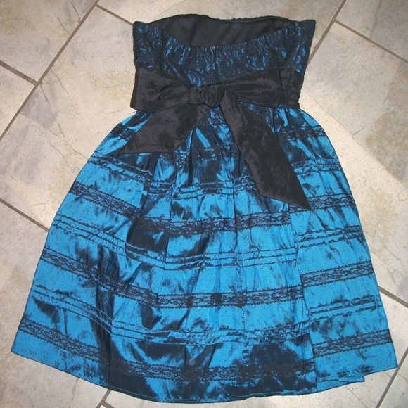 Halo Black Lace and Blue Satin Strapless Formal M - Picture 3 of 3